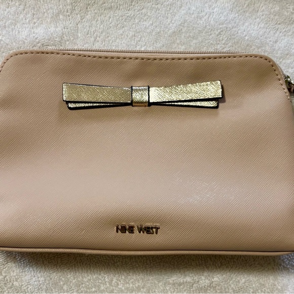 Nine West Handbags - Pale pink Nine West small dressy Clutch with gold Bow